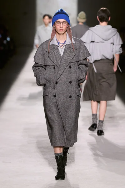 Look 12